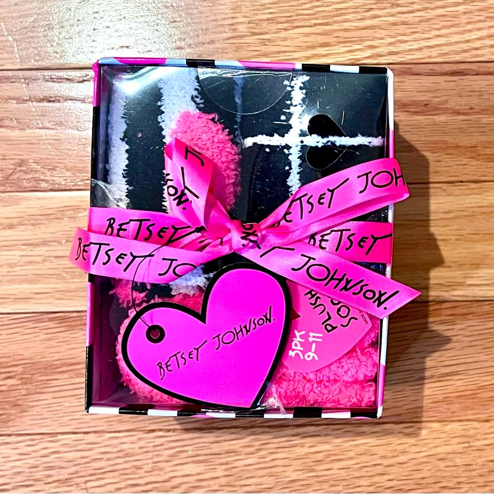 Betsey Johnson 3 pk Plush Socks